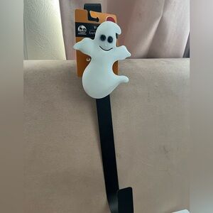 White Ghost wreath holder